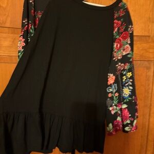 NWT Classy 3/4  bell sleeve black  top with design